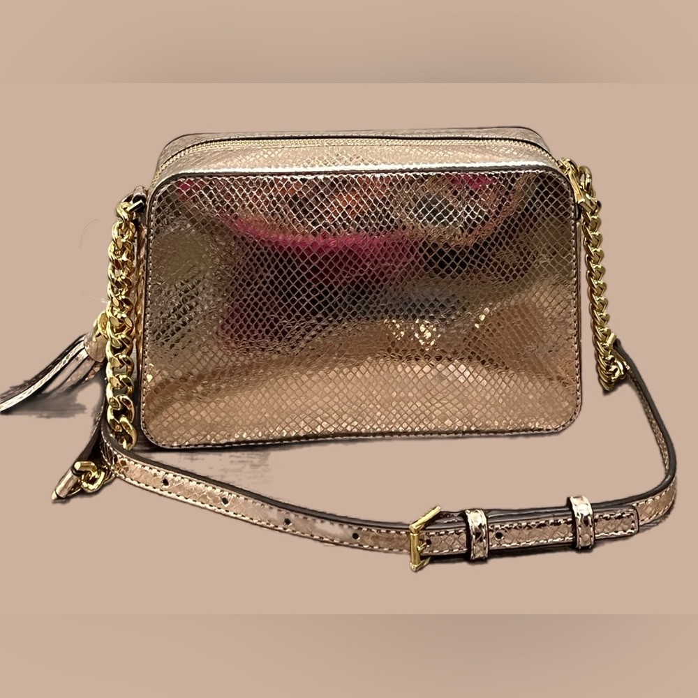 NWT. Authentic Michael Kors Jet Set Shoulder or Crossbody Bag in Rose Gold